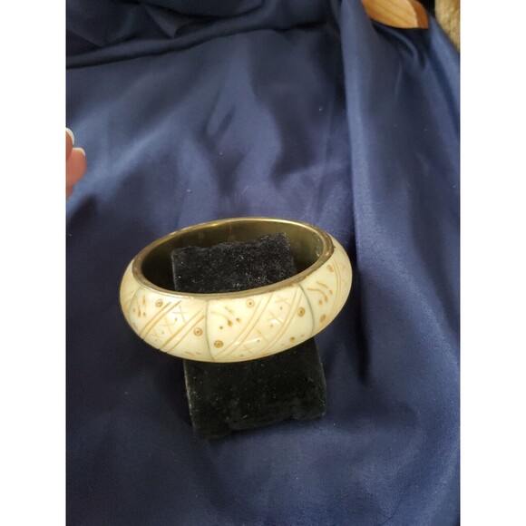 VTG Embossed Carved Design Women's Rare Unique Bangle Bracelet - Picture 1 of 5